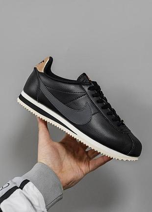 Чорні кросівки унісекс nike cortez black gold х кортез 42