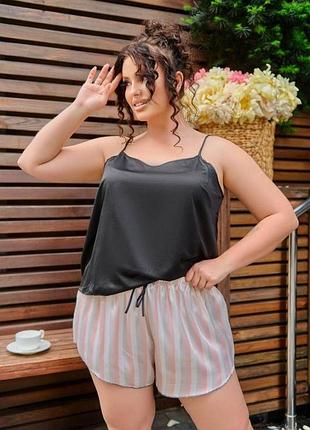 Чорна шовкова піжама з рожевими шортами plus size