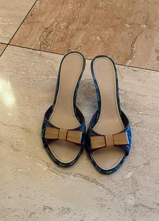 Вінтажні мюлі. louis vuitton blue denim monogram leather bow mules