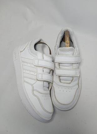 Білі кросівки  adidas