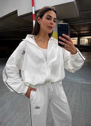 Костюм з плащівки