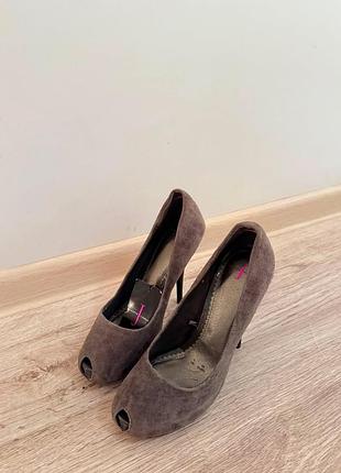 Туфлі jeffrey campbell
