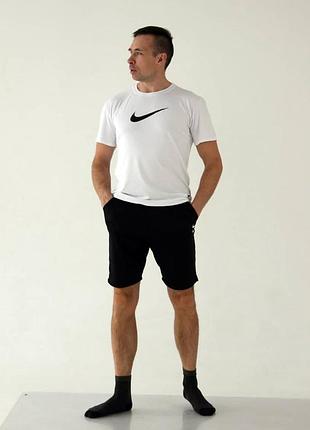 Чоловічий спортивний костюм nike чоловіча футболка з шортами nike