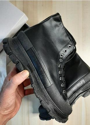Женские ботинки