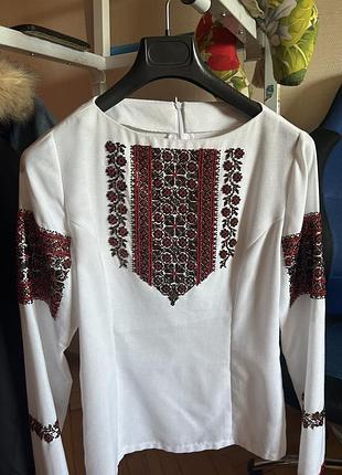 Українська вишиванка бісером