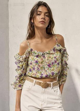 🌸 романтичний кроп-топ bershka з квітковим принтом