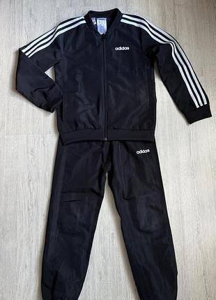 Спортивний костюм на хлопчика adidas