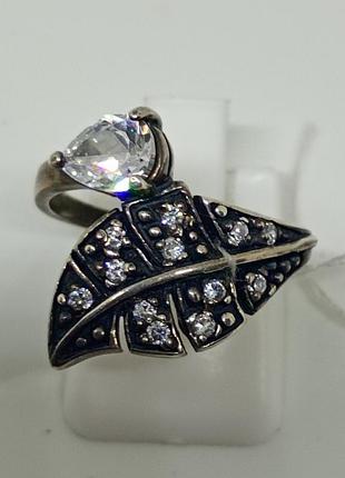Серебряная кольца с фианитами.
