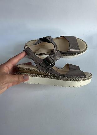 Нові жіночі шкіряні босоніжки від hush puppies