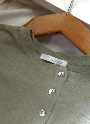 Льняная базовая оливковая футболка zara из актуальной коллекции