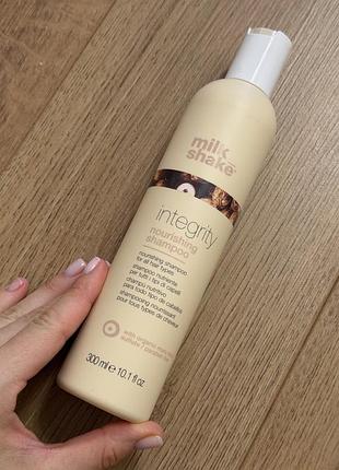 Живильний безсульфатний шампунь milk_shake integrity nourishing shampoo об'ємом 300 мл