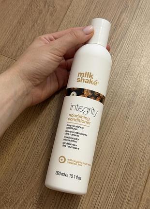Живильний кондиціонер для волосся milk_shake integrity nourishing conditioner об’ємом 300 мл.