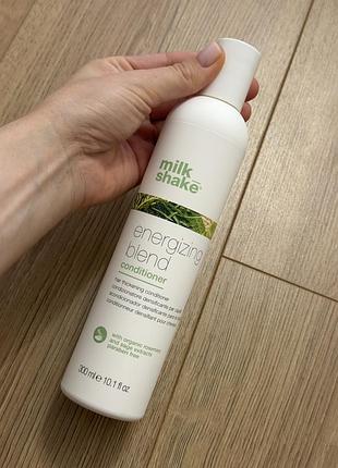 Зміцнювальний тонізувальний кондиціонер milk_shake energizing blend conditioner об’ємом 300 мл.