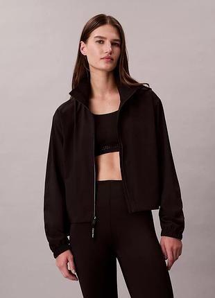 Жіноча вітрівка calvin klein з логотипом