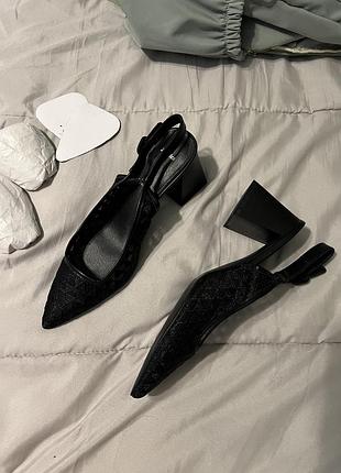 Босоніжки , туфлі , жіноче взуття