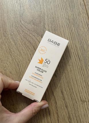 Сонцезахисний суперфлюїд bb з тонувальним ефектом babe laboratorios sun protection super fluid color spf 50 об'ємом 50 мл.
