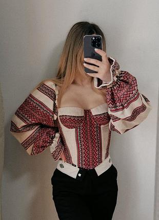 Вишиванка з чашками