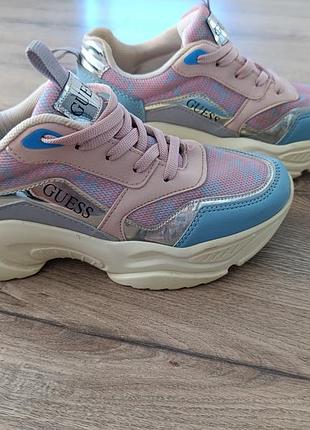 Оригінальні кросівки фірми guess жіночі в рожево- блакитному кольорі