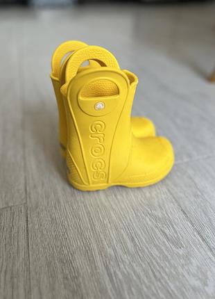 Дитячі гумові чоботи для дівчинки crocs handle it rain boot t yel