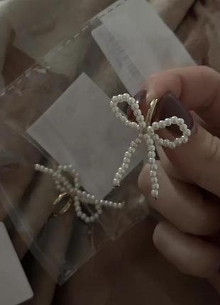 Сережки з перлинками 🦋🤍 ніжні та стильні, чудово доповнять будь-який образ ✨