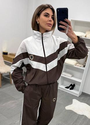 Костюм женский базовый из плащевки двухцветный шоколад, oversize 50/54