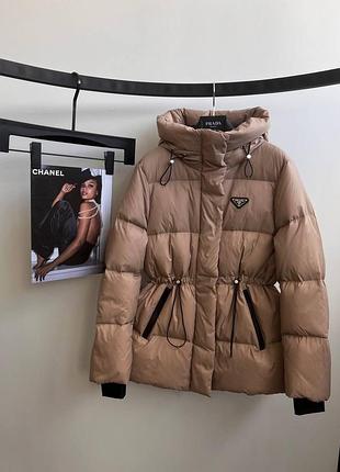 Курточки пух prada paris нейтральний колір жіноча модель з капюшоном