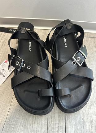 Сандалі bershka
