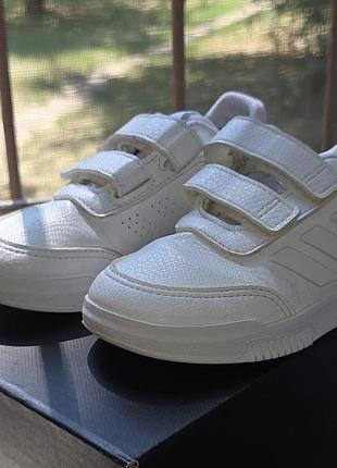 Детские кроссовки adidas tensaur, размер 27. стан идеален!