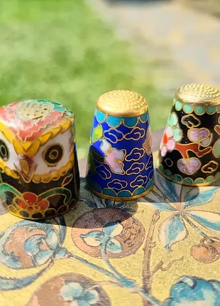 Редкий коллекционный наперсток в технике – клуазоне!