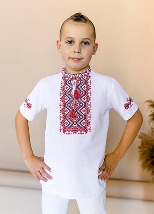 Вишита футболка для хлопчика біла розміри 92-158 з яскравою червоною вишивкою дитяча футболка з трикотажу лакосту 95% бавовна 98