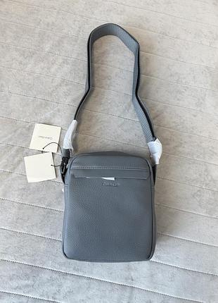 Нова чоловіча сумочка крос боді calvin klein сіра графітова оригінал  розмір : 16*20*6см всі бірк
