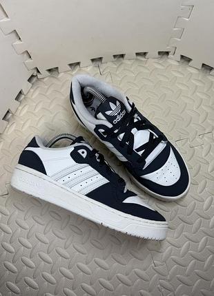 Оригинальные кроссовки adidas