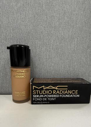 Тональна основа mac studio radiance serum-powered foundation