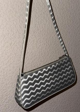 Срібляста міні сумочка asos