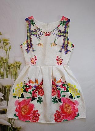Коротка біла жіноча сукня без рукавів, розмір м.