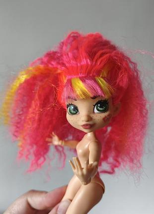 Колекційна лялька емберлі cave club (піщаний клуб) від mattel.