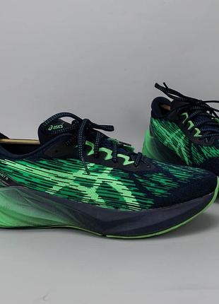 Ультралегкие беговые кроссовки в сетку asics novablast 3