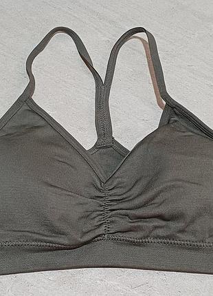 Топ спортивный с чашками primark