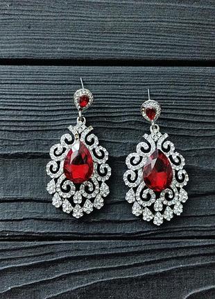 Серьги массивные с красным камнем