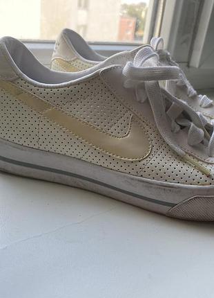 Кроссовки nike с перфорацией 36.5