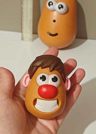 Фигурки-конструкторы серии potato head (мистер и миссис картошка) от бренда playskool / hasbro, вдохновленные мультфильмом «история игрушек».