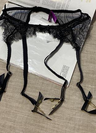Agent provocateur новий шикарний чорний пояс для панчіх з неймовірною декорацією люкс бренду