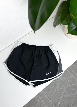 Спортивні шорти nike