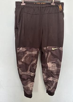 Чоловічі спортивні штани nike therma-fit camo tapered training pants