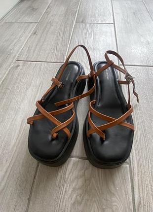 Жіночі шкіряні сандалії vagabond shoemakers courtney на масивній платформі з тонкими перемичками