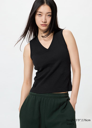 Топ майка футболка з вбудованим бюстгальтером uniqlo