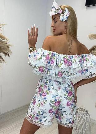 Роскошный цветочный комбез шорты, туречкова люкс качество,плечи открытые.
