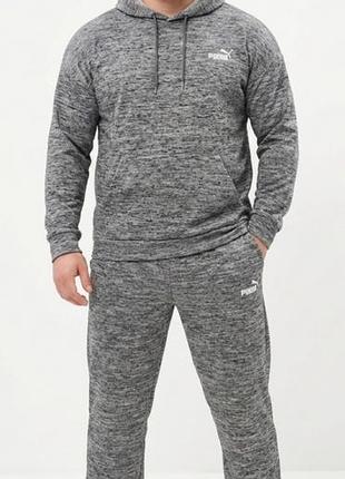 Мужской спортивный костюм