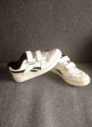 Кроссовки бренда reebok