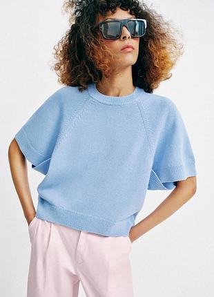 Трикотажный свитер с закругленным низом и короткими рукавами от zara